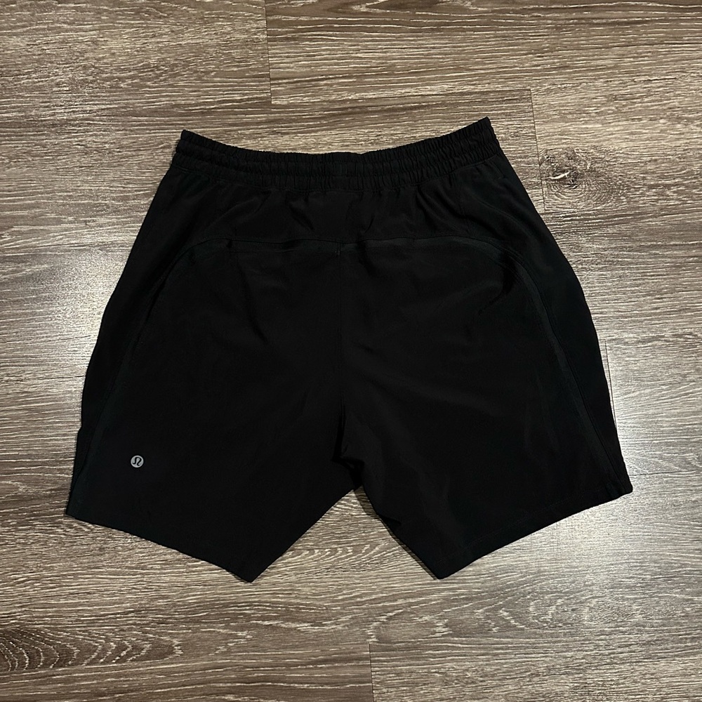 Men’s Medium Black Lululemon Pace Breaker Unlined Short 7”